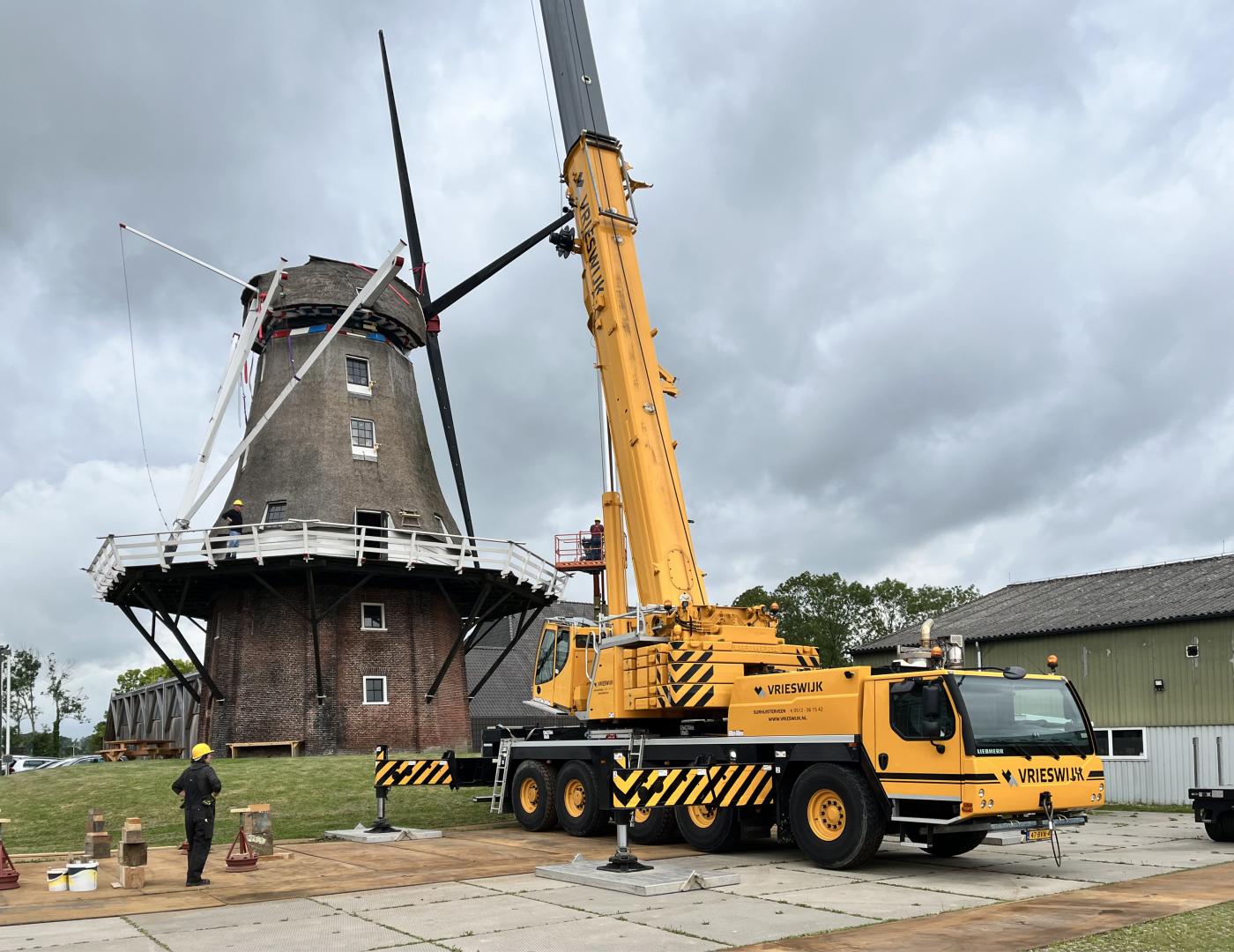 Banner voor nieuwsbericht Molens in Mitselwier en Holwert krijgen nieuwe wieken 